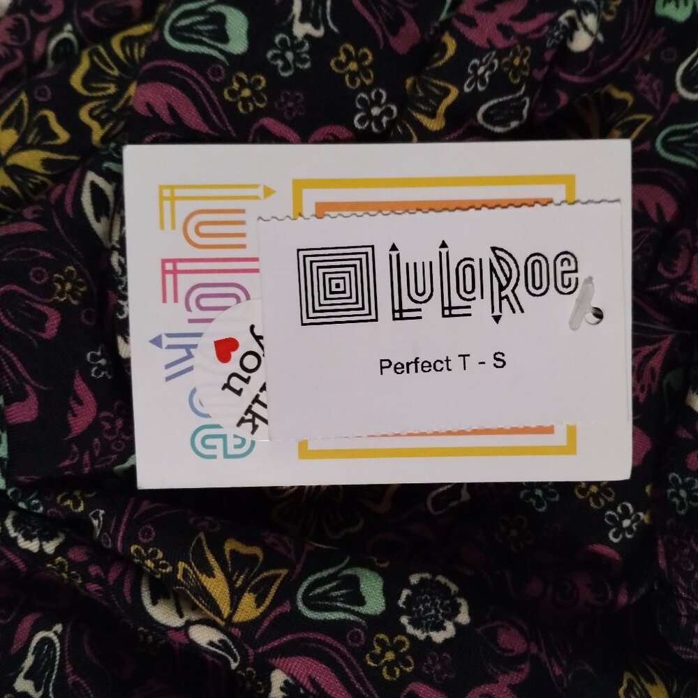 LuLaRoe (S) Patterned Classic Short Sleeve - Picture 9 of 9
